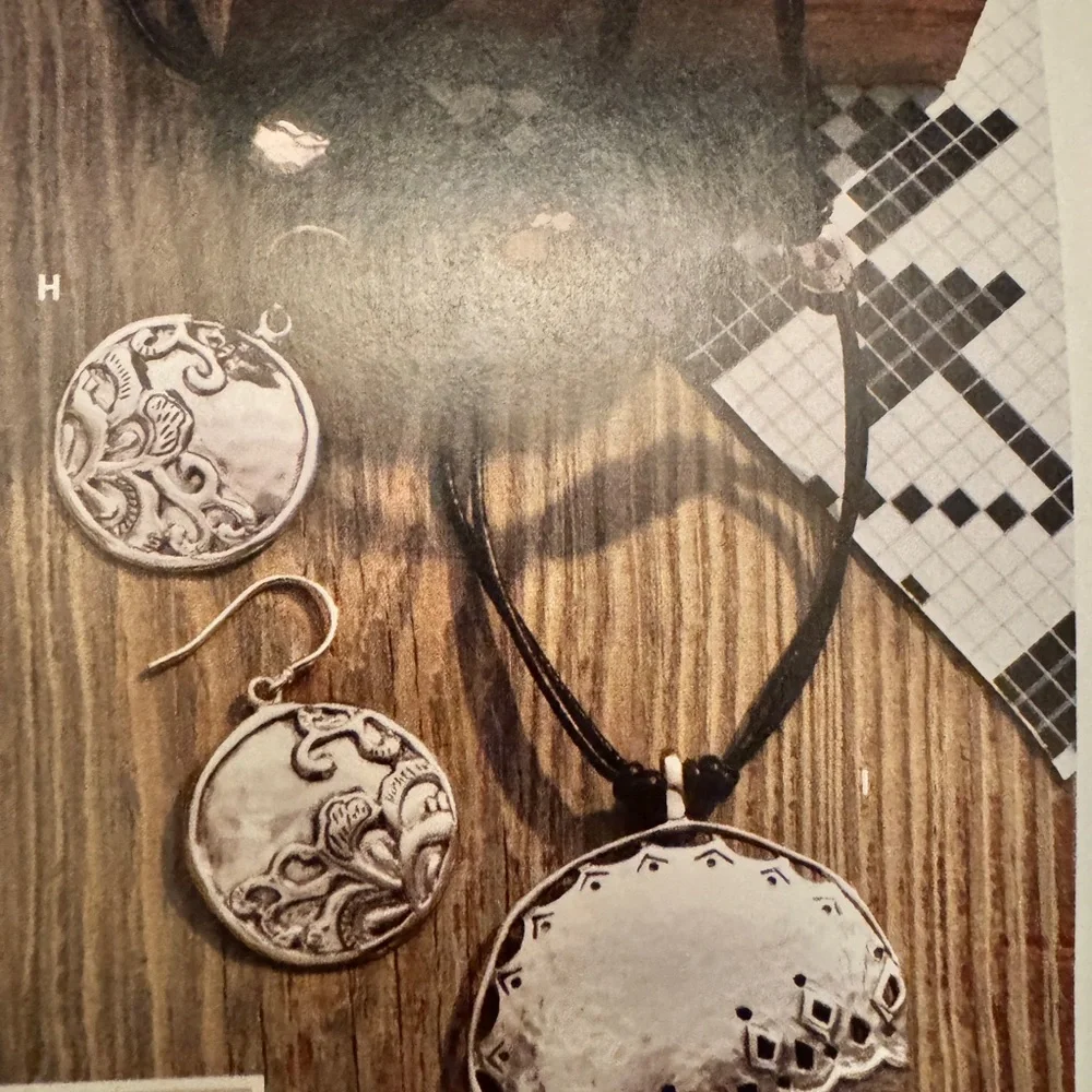 Silpada Tidal Wave sterling silver earrings. W2987 - Picture 2 of 4